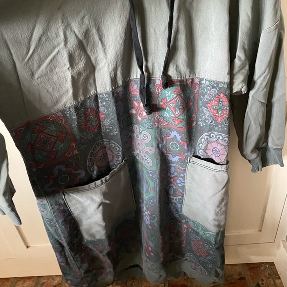 SURF PONCHO/KOREAN SWEATSHIRT DRESS w/ POCKETS & pretty design! Worn once⚡️EUC⚡️ - Picture 5 of 13